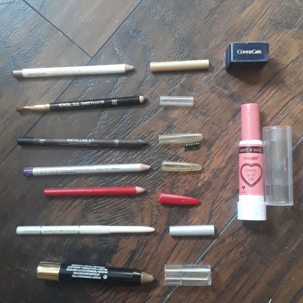 7 eye pensils, 1 Cheek/lip tint LG crayon. Sharp